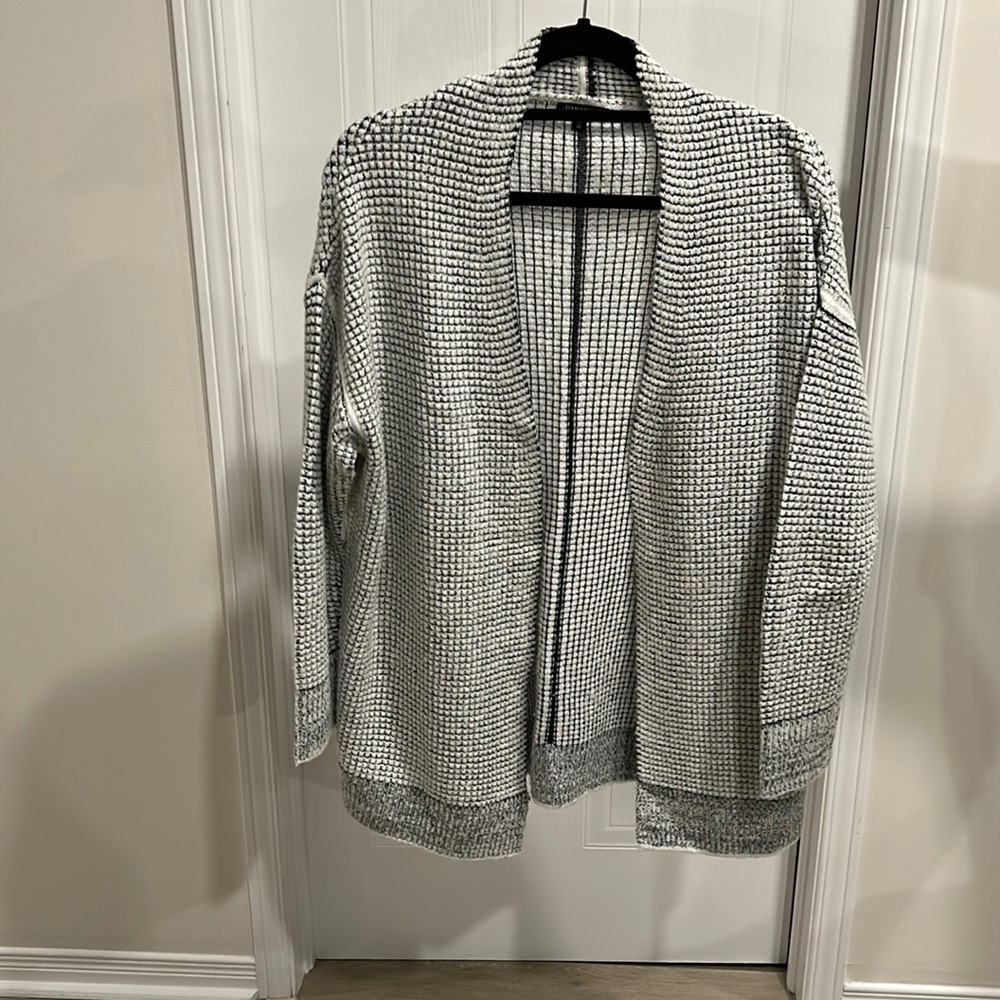 DYNAMITE KNIT CARDIGAN